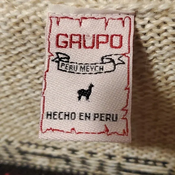 Gaupo Peru Meych Hooded Cardigan Made in Peru - Picture 4 of 15